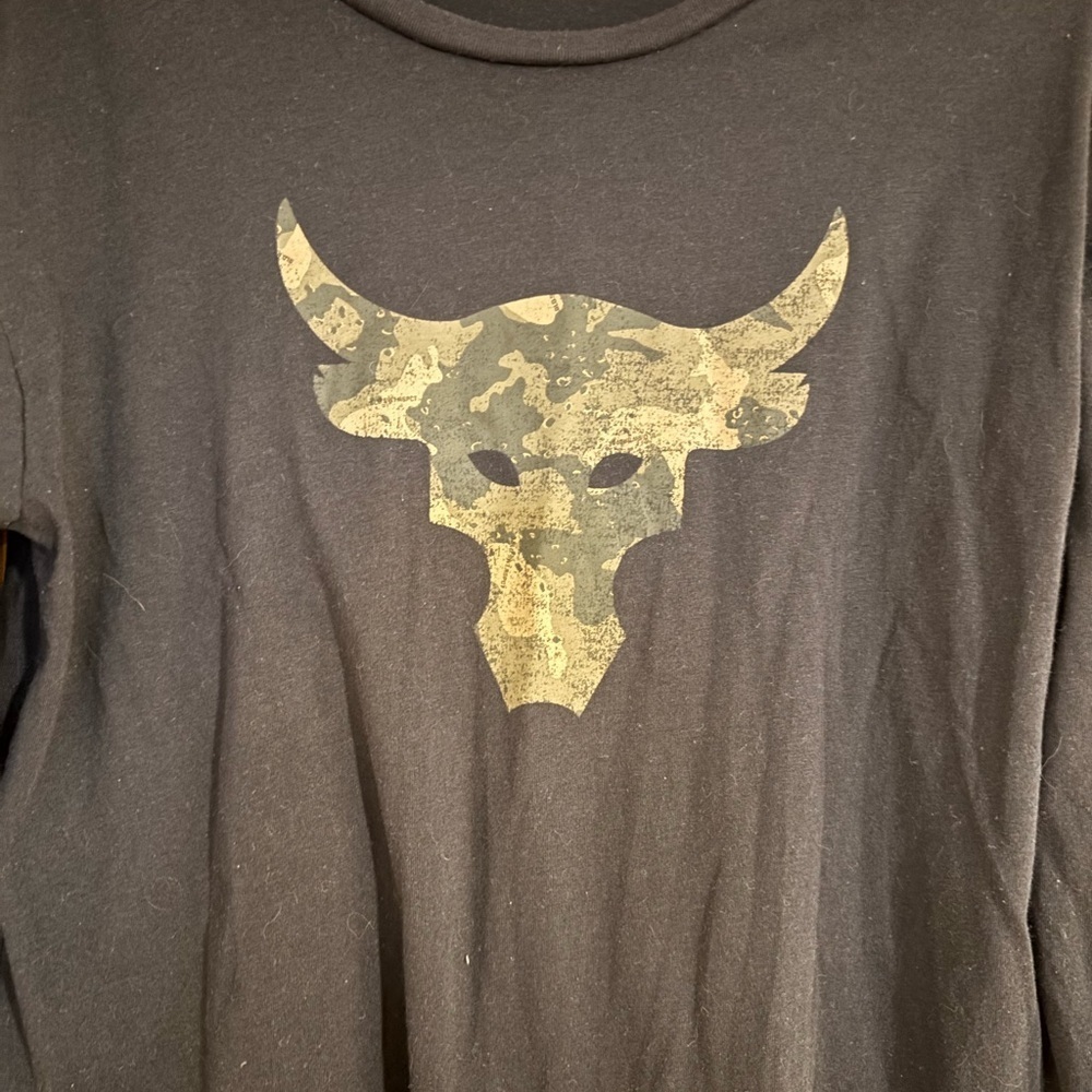 Boy’s Under Armour Youth Long Sleeve T-Shirt - Size XL - Picture 5 of 6